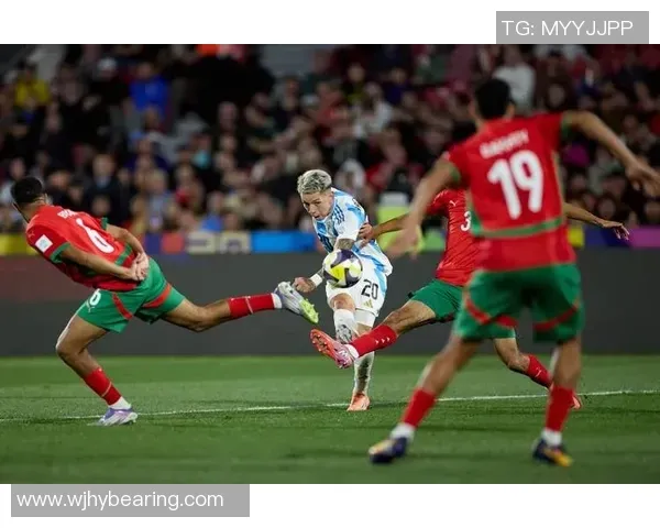 记者：拜仁即将签下17岁的厄瓜多尔中卫奥拉亚